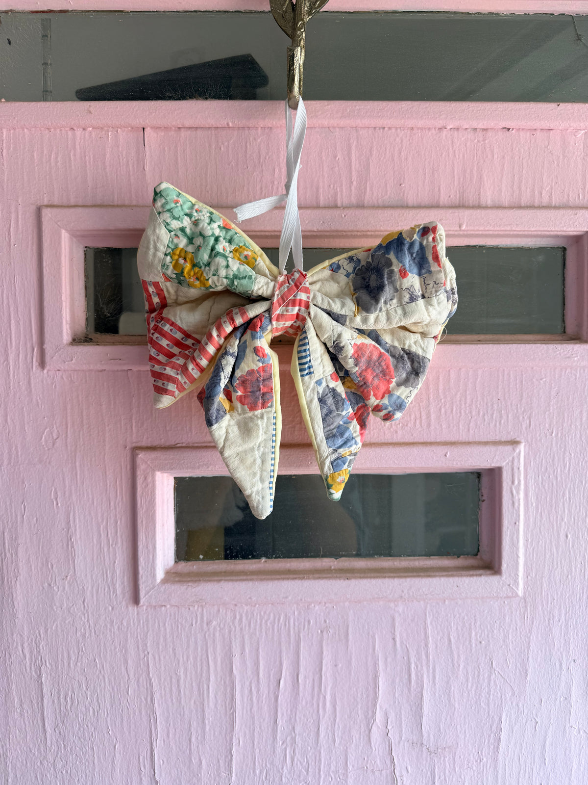 Hanging bow