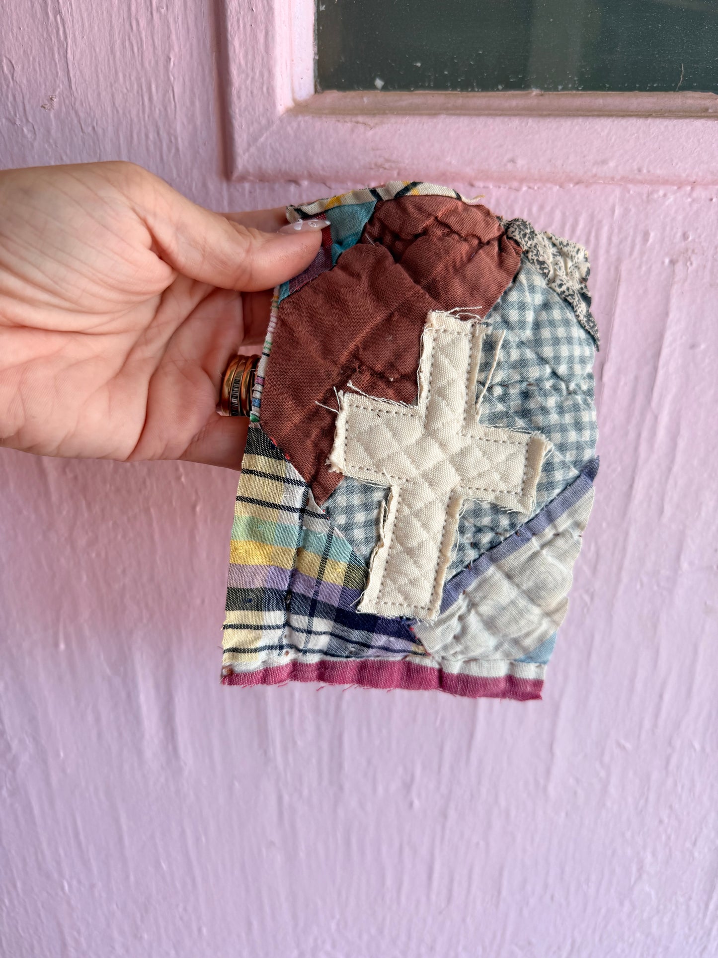 Unframed 4x6 Cross Vintage Quilt Piece 1