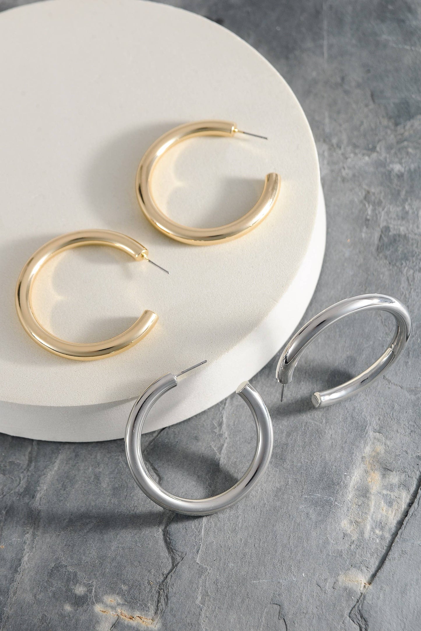 CLASSIC CHUNKY HOOP EARRINGS 1.75 INCH  |  10E3032446