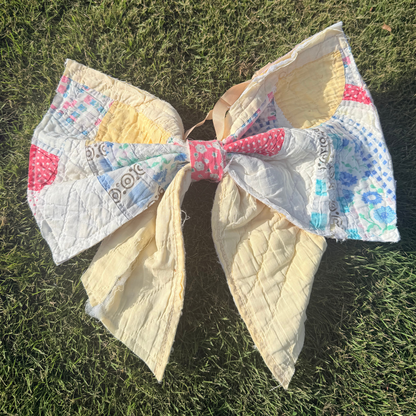 Vintage Quilt Hanging Bow 2