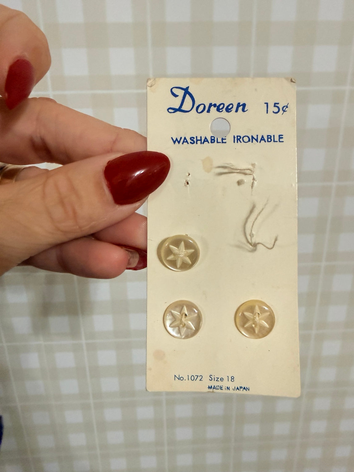 Vintage Pearlized Star Buttons on Original Doreen Card (3)| Bt-272