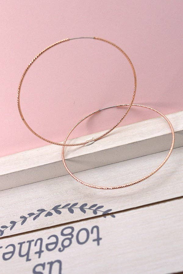 THIN DIAMOND CUT TUBULAR ENDLESS HOOP EARRINGS | 52E2081735