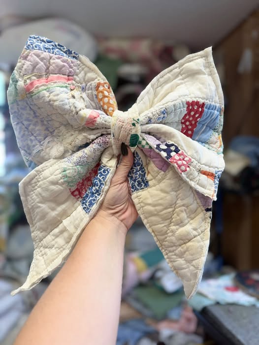 Vintage Quilt Hanging Bow