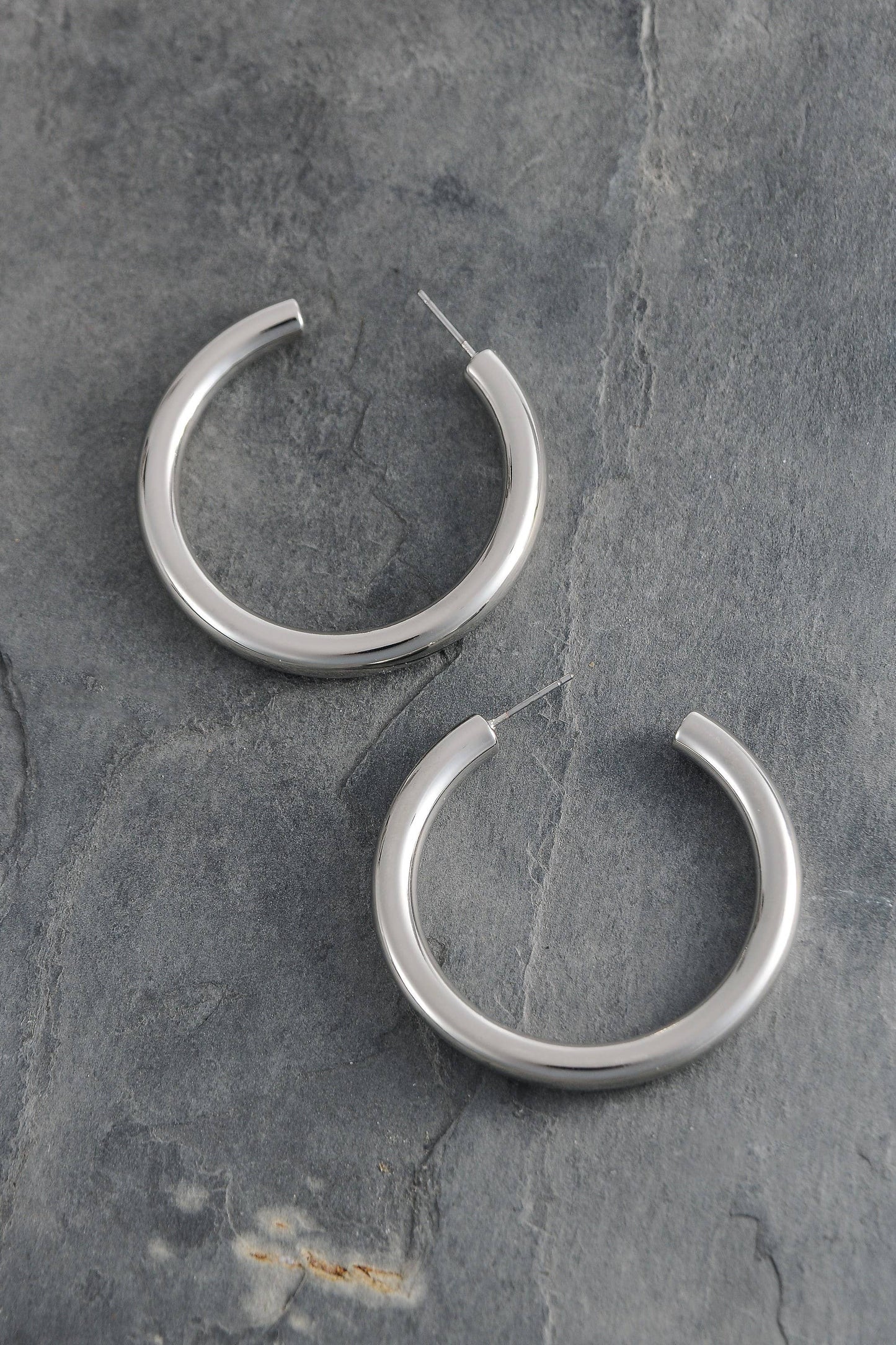 CLASSIC CHUNKY HOOP EARRINGS 1.75 INCH  |  10E3032446