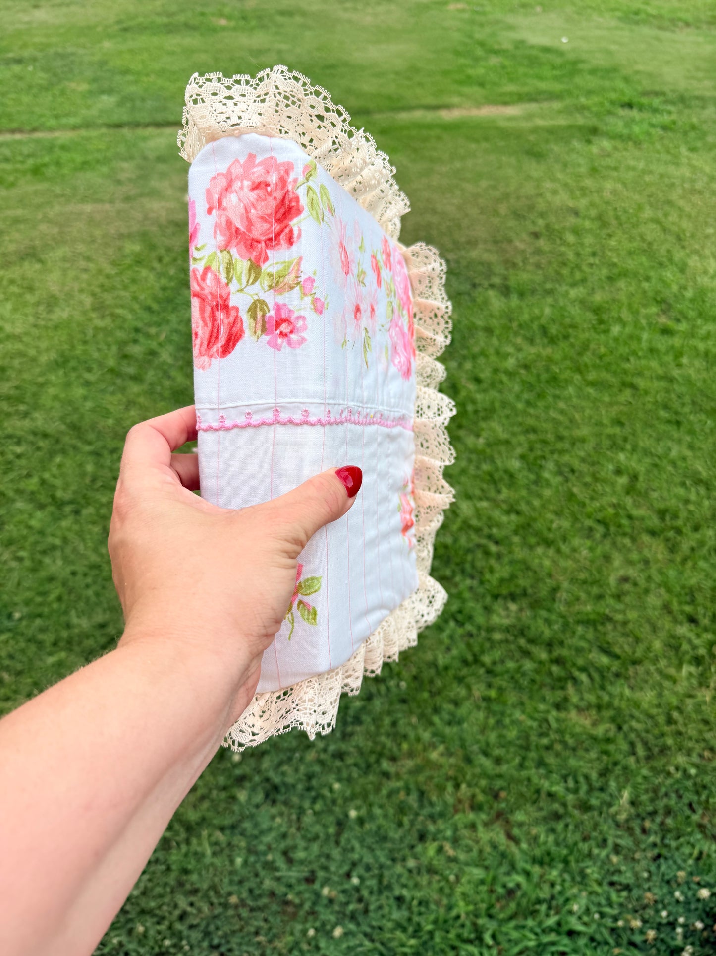 VINTAGE LINENS AND LACE PHOTO ALBUM