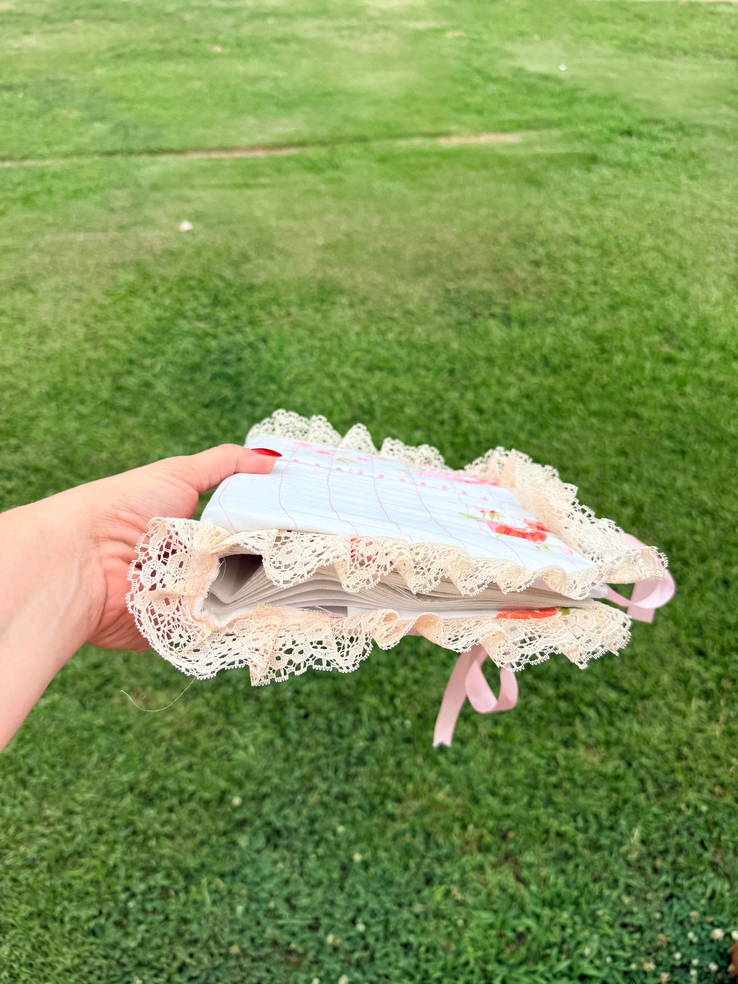 VINTAGE LINENS AND LACE PHOTO ALBUM