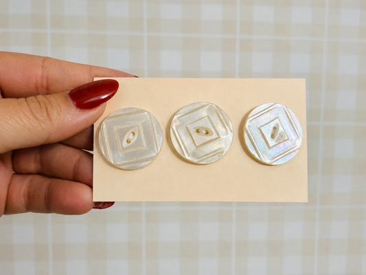 BT305| Mother of Pearl 3CT Vintage 2Hole Buttons