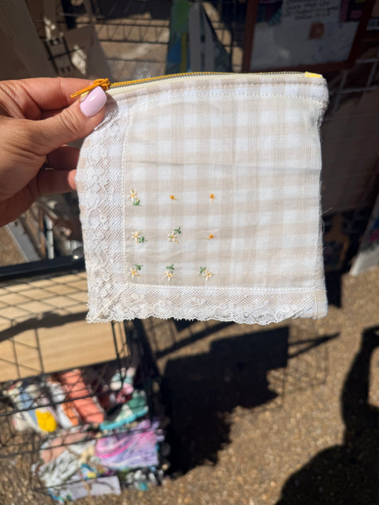 Handkerchief Zip- daisy
